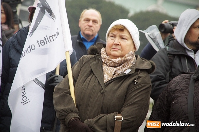 Zdjęcie w galerii na portalu naszwodzislaw.com: Nacjonalizm to nie patriotyzm, czyli manifestacja w Wodzisławiu  wiadomości z regionu