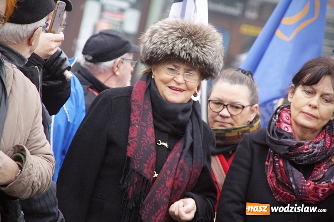 Zdjęcie w galerii na portalu naszwodzislaw.com: Nacjonalizm to nie patriotyzm, czyli manifestacja w Wodzisławiu  wiadomości z regionu