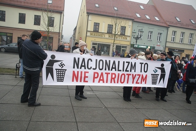 Zdjęcie w galerii na portalu naszwodzislaw.com: Nacjonalizm to nie patriotyzm, czyli manifestacja w Wodzisławiu  wiadomości z regionu