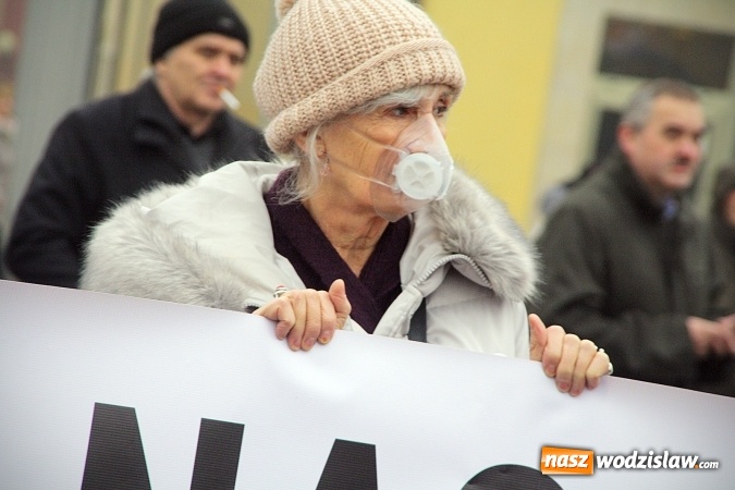 Zdjęcie w galerii na portalu naszwodzislaw.com: Nacjonalizm to nie patriotyzm, czyli manifestacja w Wodzisławiu  wiadomości z regionu