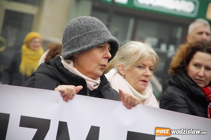 Zdjęcie w galerii na portalu naszwodzislaw.com: Nacjonalizm to nie patriotyzm, czyli manifestacja w Wodzisławiu  wiadomości z regionu