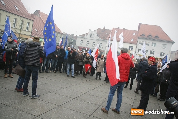 Zdjęcie w galerii na portalu naszwodzislaw.com: Nacjonalizm to nie patriotyzm, czyli manifestacja w Wodzisławiu  wiadomości z regionu