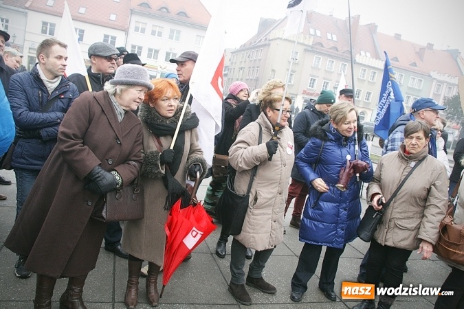 Zdjęcie w galerii na portalu naszwodzislaw.com: Nacjonalizm to nie patriotyzm, czyli manifestacja w Wodzisławiu  wiadomości z regionu