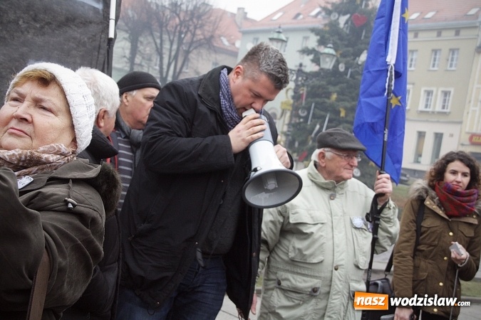 Zdjęcie w galerii na portalu naszwodzislaw.com: Nacjonalizm to nie patriotyzm, czyli manifestacja w Wodzisławiu  wiadomości z regionu