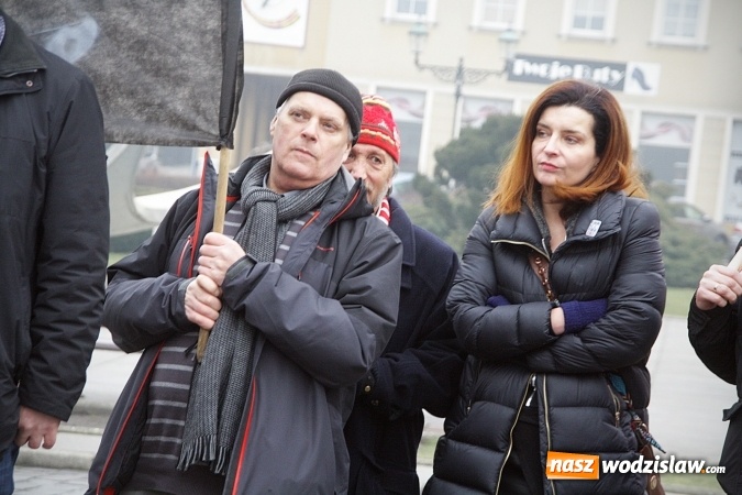 Zdjęcie w galerii na portalu naszwodzislaw.com: Nacjonalizm to nie patriotyzm, czyli manifestacja w Wodzisławiu  wiadomości z regionu