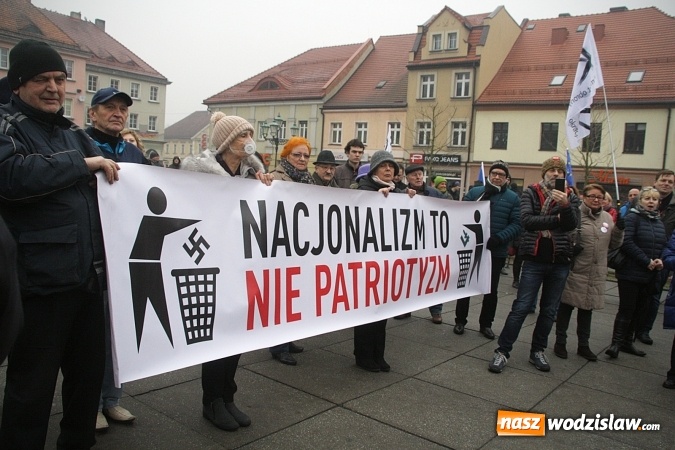 Zdjęcie w galerii na portalu naszwodzislaw.com: Nacjonalizm to nie patriotyzm, czyli manifestacja w Wodzisławiu  wiadomości z regionu
