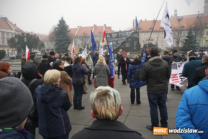 Zdjęcie w galerii na portalu naszwodzislaw.com: Nacjonalizm to nie patriotyzm, czyli manifestacja w Wodzisławiu  wiadomości z regionu