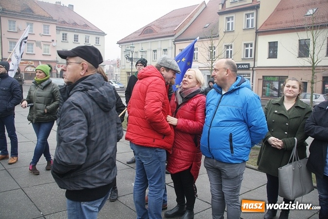 Zdjęcie w galerii na portalu naszwodzislaw.com: Nacjonalizm to nie patriotyzm, czyli manifestacja w Wodzisławiu  wiadomości z regionu