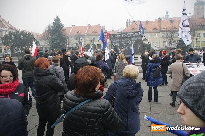 Zdjęcie w galerii na portalu naszwodzislaw.com: Nacjonalizm to nie patriotyzm, czyli manifestacja w Wodzisławiu  wiadomości z regionu
