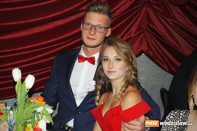 Zdjęcie w galerii na portalu naszwodzislaw.com: Bal na 102! Studniówka Zespołu Szkół Ekonomicznych – część druga wiadomości z regionu