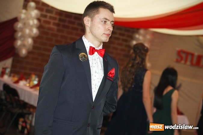 Zdjęcie w galerii na portalu naszwodzislaw.com: Bal na 102! Studniówka Zespołu Szkół Ekonomicznych – część druga wiadomości z regionu
