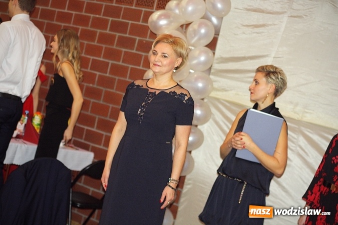 Zdjęcie w galerii na portalu naszwodzislaw.com: Bal na 102! Studniówka Zespołu Szkół Ekonomicznych – część druga wiadomości z regionu