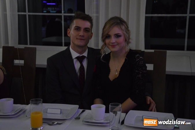 Zdjęcie w galerii na portalu naszwodzislaw.com: Uczniowie z ZST bawią się na studniówce w Premium  wiadomości z regionu