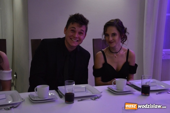 Zdjęcie w galerii na portalu naszwodzislaw.com: Uczniowie z ZST bawią się na studniówce w Premium  wiadomości z regionu