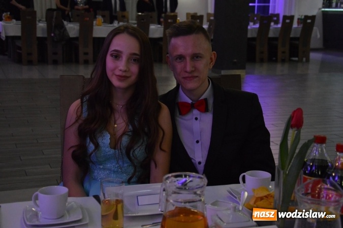 Zdjęcie w galerii na portalu naszwodzislaw.com: Uczniowie z ZST bawią się na studniówce w Premium  wiadomości z regionu