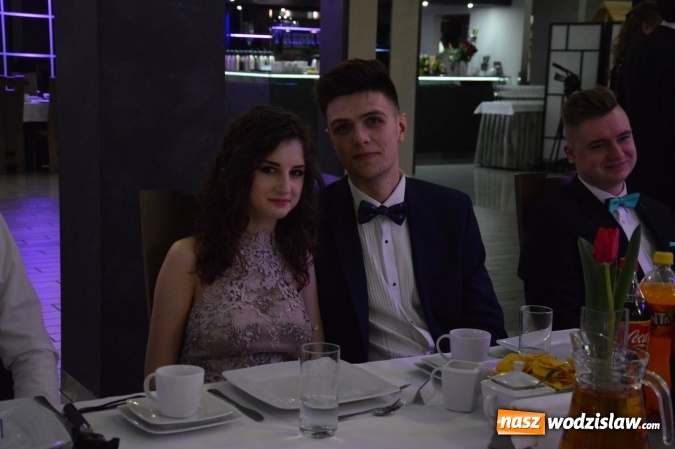 Zdjęcie w galerii na portalu naszwodzislaw.com: Uczniowie z ZST bawią się na studniówce w Premium  wiadomości z regionu