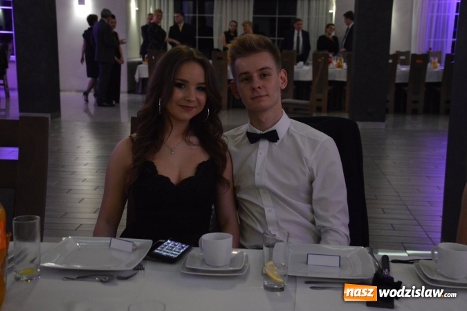 Zdjęcie w galerii na portalu naszwodzislaw.com: Uczniowie z ZST bawią się na studniówce w Premium  wiadomości z regionu