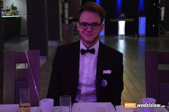 Zdjęcie w galerii na portalu naszwodzislaw.com: Uczniowie z ZST bawią się na studniówce w Premium  wiadomości z regionu