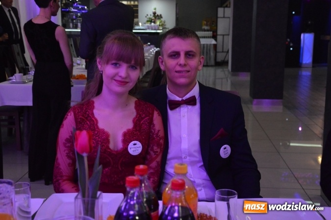 Zdjęcie w galerii na portalu naszwodzislaw.com: Uczniowie z ZST bawią się na studniówce w Premium  wiadomości z regionu