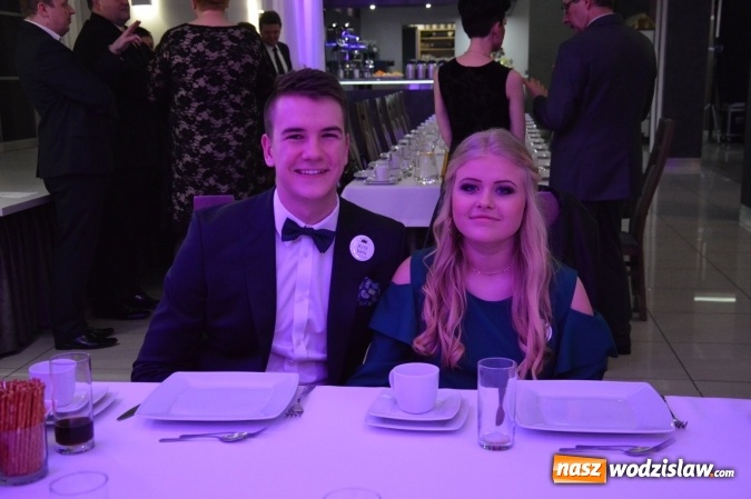 Zdjęcie w galerii na portalu naszwodzislaw.com: Uczniowie z ZST bawią się na studniówce w Premium  wiadomości z regionu