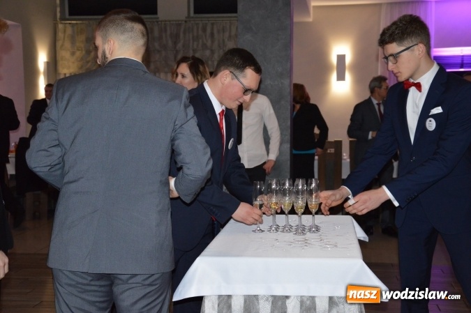 Zdjęcie w galerii na portalu naszwodzislaw.com: Uczniowie z ZST bawią się na studniówce w Premium  wiadomości z regionu