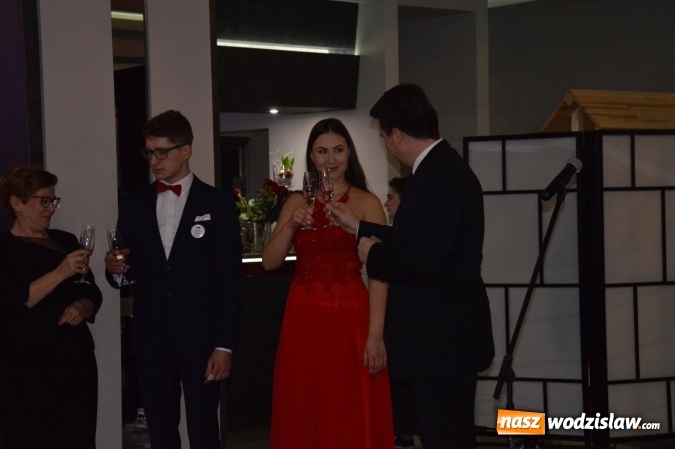 Zdjęcie w galerii na portalu naszwodzislaw.com: Uczniowie z ZST bawią się na studniówce w Premium  wiadomości z regionu