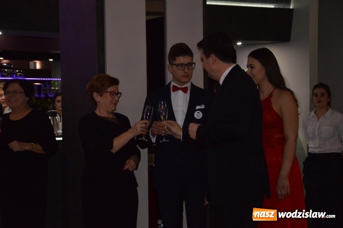 Zdjęcie w galerii na portalu naszwodzislaw.com: Uczniowie z ZST bawią się na studniówce w Premium  wiadomości z regionu