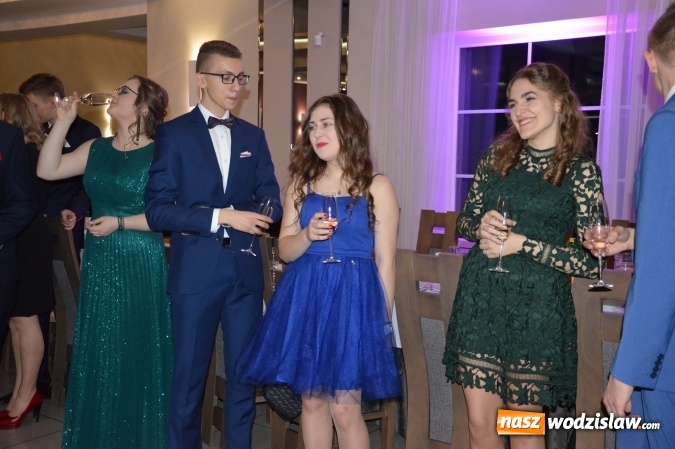 Zdjęcie w galerii na portalu naszwodzislaw.com: Uczniowie z ZST bawią się na studniówce w Premium  wiadomości z regionu