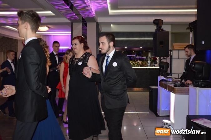 Zdjęcie w galerii na portalu naszwodzislaw.com: Uczniowie z ZST bawią się na studniówce w Premium  wiadomości z regionu