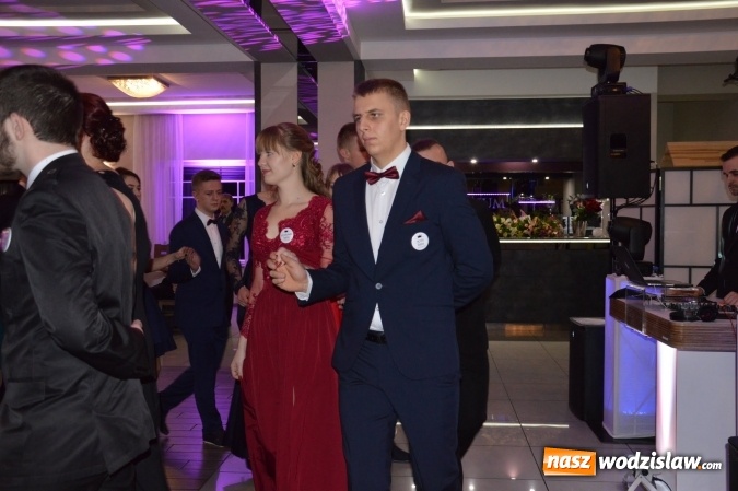 Zdjęcie w galerii na portalu naszwodzislaw.com: Uczniowie z ZST bawią się na studniówce w Premium  wiadomości z regionu