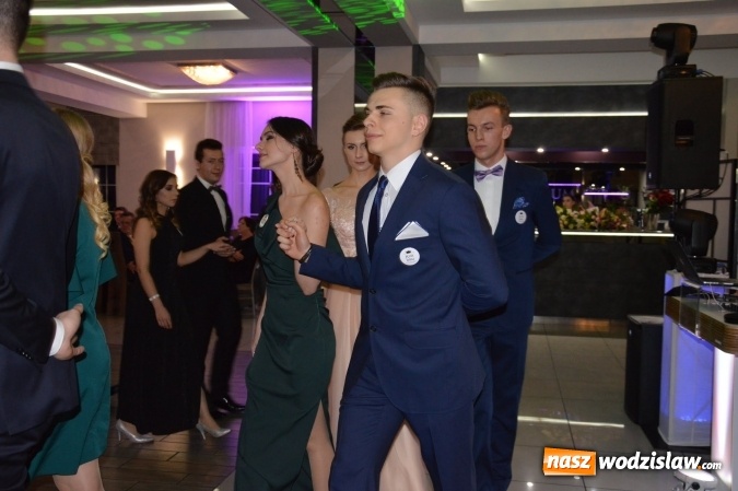 Zdjęcie w galerii na portalu naszwodzislaw.com: Uczniowie z ZST bawią się na studniówce w Premium  wiadomości z regionu