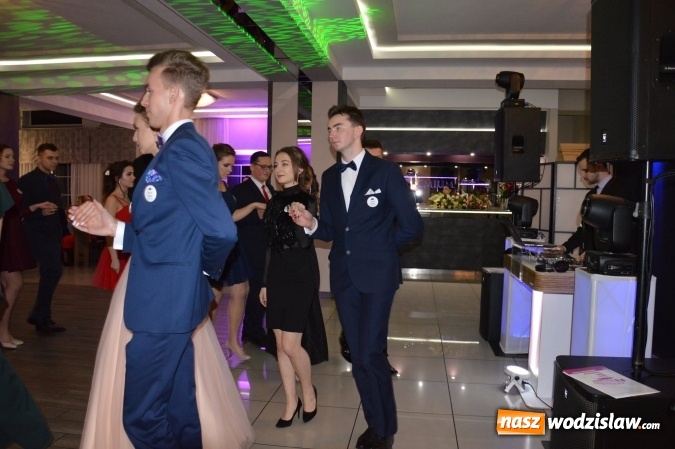 Zdjęcie w galerii na portalu naszwodzislaw.com: Uczniowie z ZST bawią się na studniówce w Premium  wiadomości z regionu