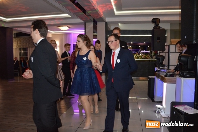 Zdjęcie w galerii na portalu naszwodzislaw.com: Uczniowie z ZST bawią się na studniówce w Premium  wiadomości z regionu