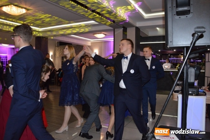 Zdjęcie w galerii na portalu naszwodzislaw.com: Uczniowie z ZST bawią się na studniówce w Premium  wiadomości z regionu