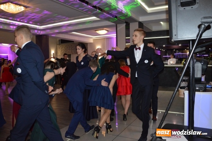 Zdjęcie w galerii na portalu naszwodzislaw.com: Uczniowie z ZST bawią się na studniówce w Premium  wiadomości z regionu