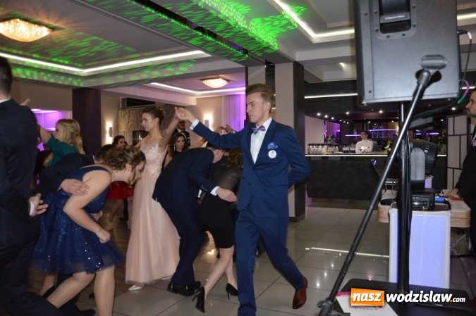 Zdjęcie w galerii na portalu naszwodzislaw.com: Uczniowie z ZST bawią się na studniówce w Premium  wiadomości z regionu