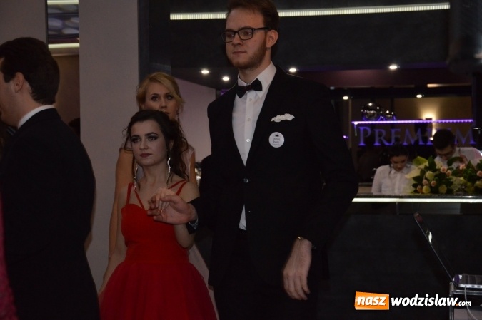 Zdjęcie w galerii na portalu naszwodzislaw.com: Uczniowie z ZST bawią się na studniówce w Premium  wiadomości z regionu