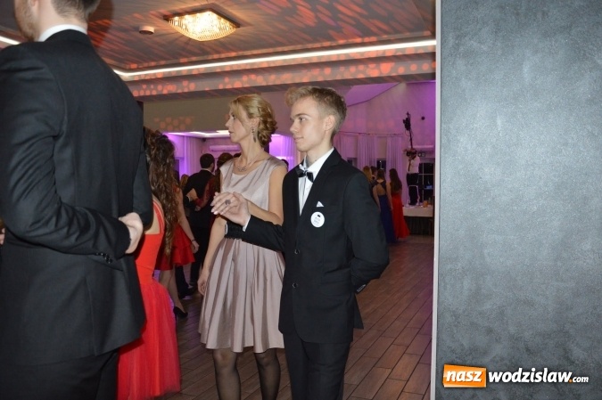 Zdjęcie w galerii na portalu naszwodzislaw.com: Uczniowie z ZST bawią się na studniówce w Premium  wiadomości z regionu