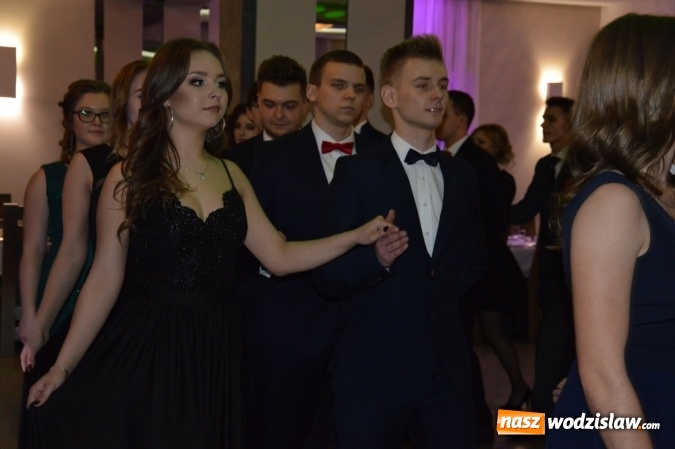 Zdjęcie w galerii na portalu naszwodzislaw.com: Uczniowie z ZST bawią się na studniówce w Premium  wiadomości z regionu