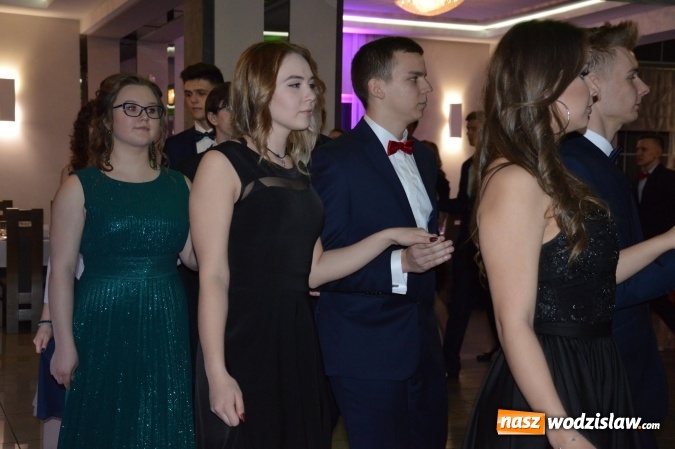 Zdjęcie w galerii na portalu naszwodzislaw.com: Uczniowie z ZST bawią się na studniówce w Premium  wiadomości z regionu