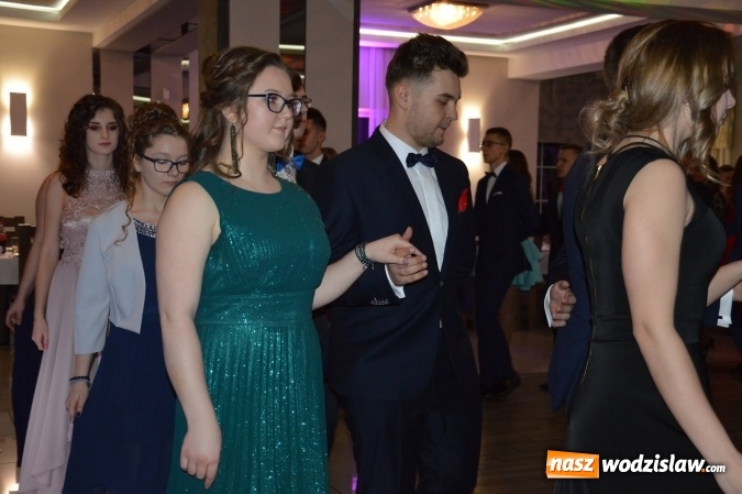 Zdjęcie w galerii na portalu naszwodzislaw.com: Uczniowie z ZST bawią się na studniówce w Premium  wiadomości z regionu