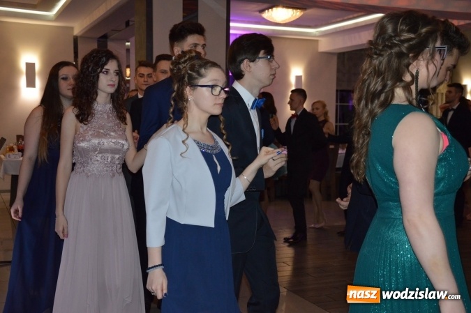 Zdjęcie w galerii na portalu naszwodzislaw.com: Uczniowie z ZST bawią się na studniówce w Premium  wiadomości z regionu