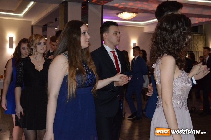 Zdjęcie w galerii na portalu naszwodzislaw.com: Uczniowie z ZST bawią się na studniówce w Premium  wiadomości z regionu