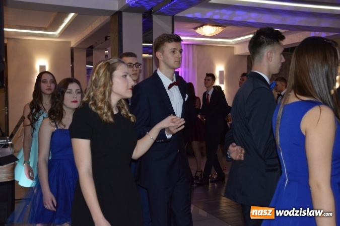 Zdjęcie w galerii na portalu naszwodzislaw.com: Uczniowie z ZST bawią się na studniówce w Premium  wiadomości z regionu