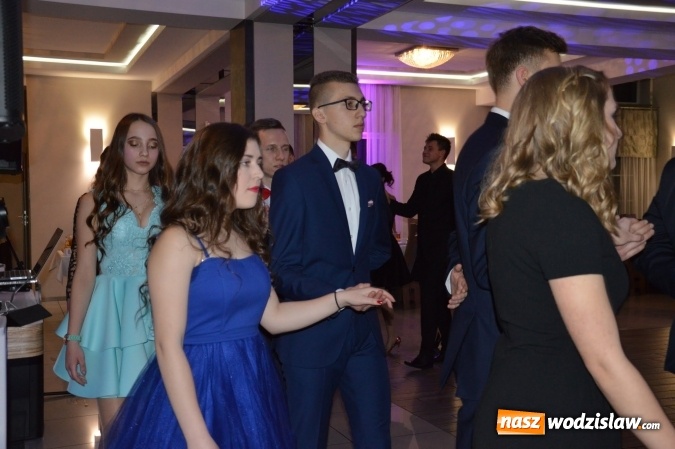 Zdjęcie w galerii na portalu naszwodzislaw.com: Uczniowie z ZST bawią się na studniówce w Premium  wiadomości z regionu