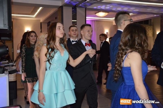 Zdjęcie w galerii na portalu naszwodzislaw.com: Uczniowie z ZST bawią się na studniówce w Premium  wiadomości z regionu