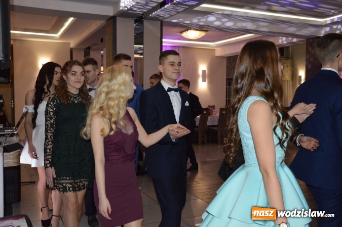 Zdjęcie w galerii na portalu naszwodzislaw.com: Uczniowie z ZST bawią się na studniówce w Premium  wiadomości z regionu