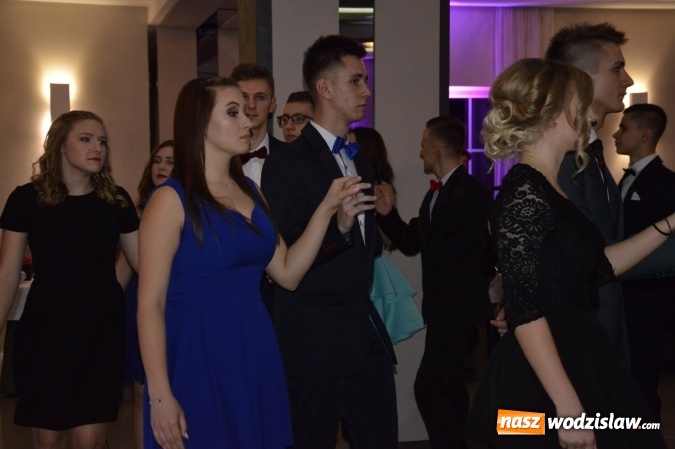 Zdjęcie w galerii na portalu naszwodzislaw.com: Uczniowie z ZST bawią się na studniówce w Premium  wiadomości z regionu