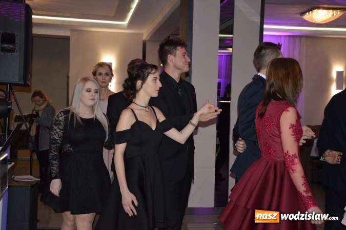 Zdjęcie w galerii na portalu naszwodzislaw.com: Uczniowie z ZST bawią się na studniówce w Premium  wiadomości z regionu