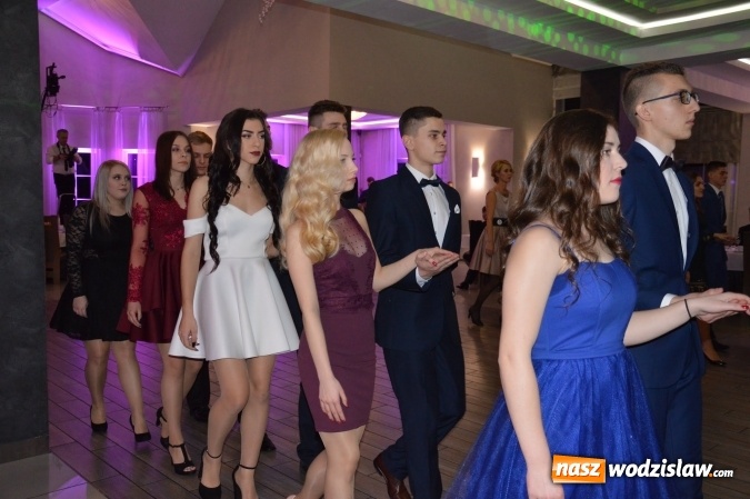 Zdjęcie w galerii na portalu naszwodzislaw.com: Uczniowie z ZST bawią się na studniówce w Premium  wiadomości z regionu